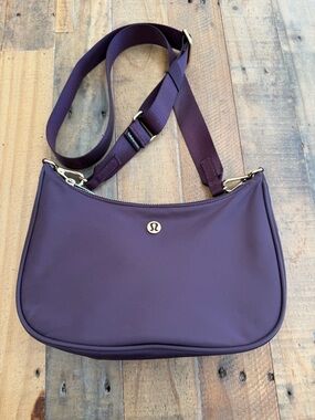 Lululemon City Essentials 3L shoulder bag NWOT